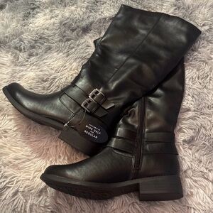 Maliaa Black Leather Sz 8 Knee-High Buckle Boots